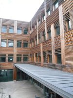 27 - Façade boisée du site Maine (côté cour)
