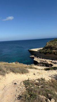 Cette image montre les falaises de Saint Peter's Pool